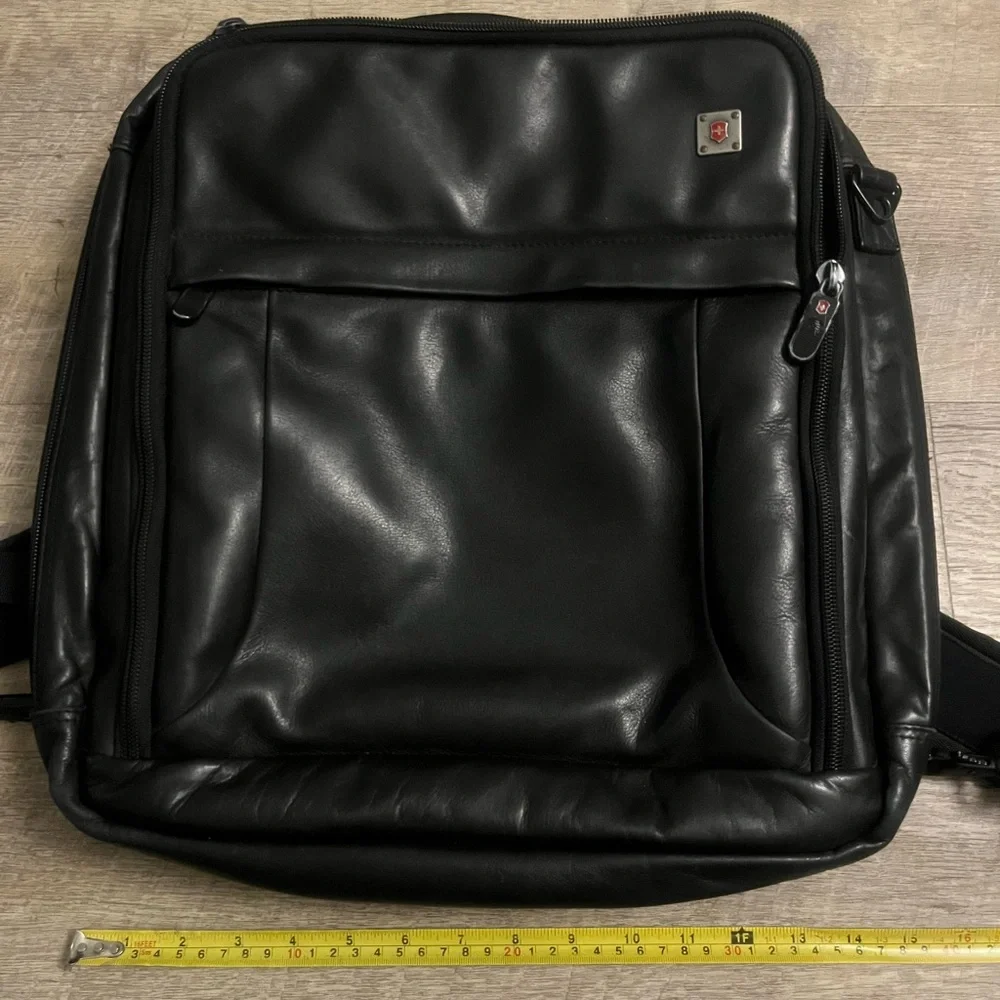 SWISS TECH GEAR Black Laptop/Tablet Pocket Case Shoulder Bag Messenger Backpack